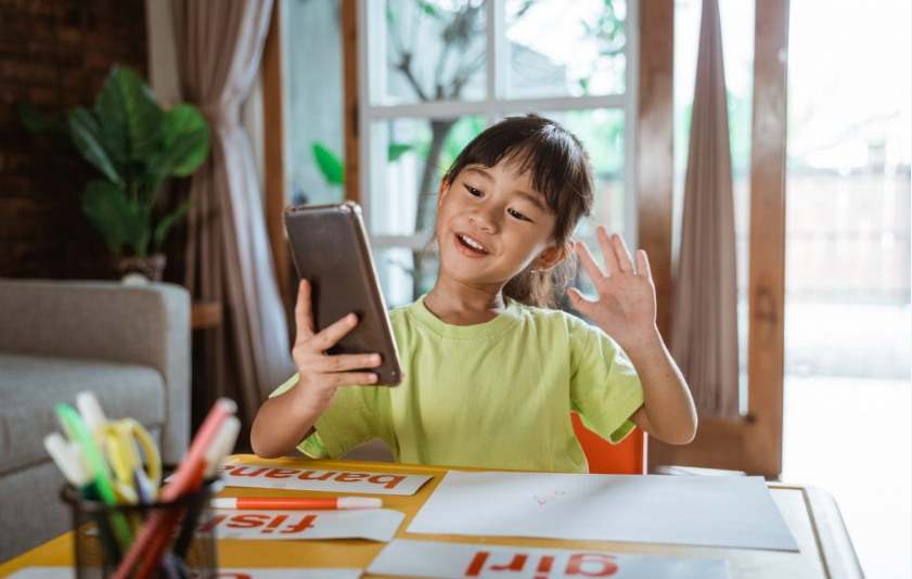 The Pros and Cons of Giving Your Child a Smartphone